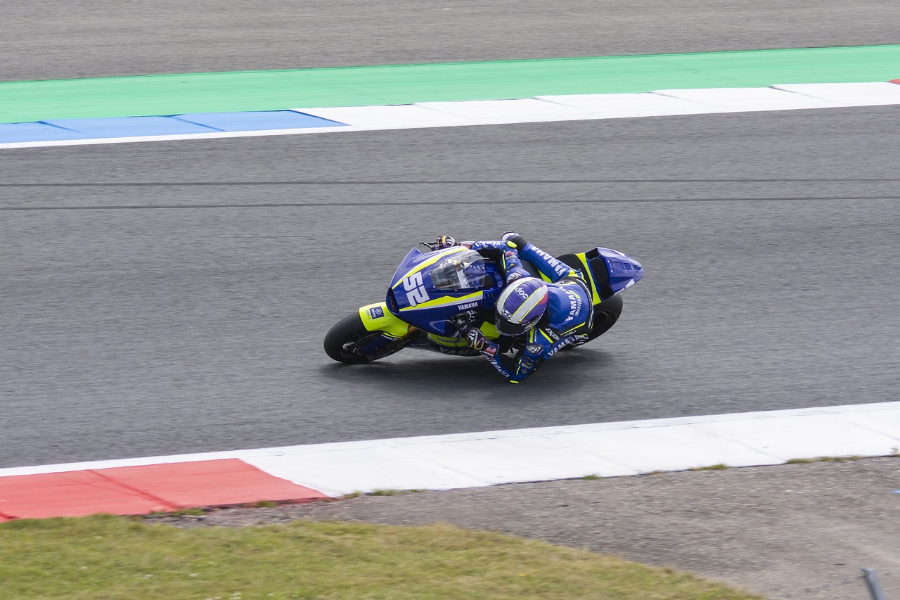 碰撞都充满 碰撞都充满